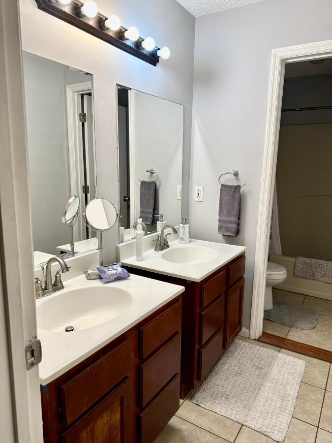 Lovely 2-Bedroom Condo W/Balcony And Free Parking Nashville Esterno foto
